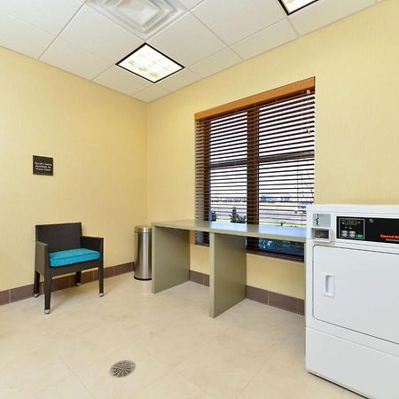 Hilton Garden Inn Уест Честър Екстериор снимка