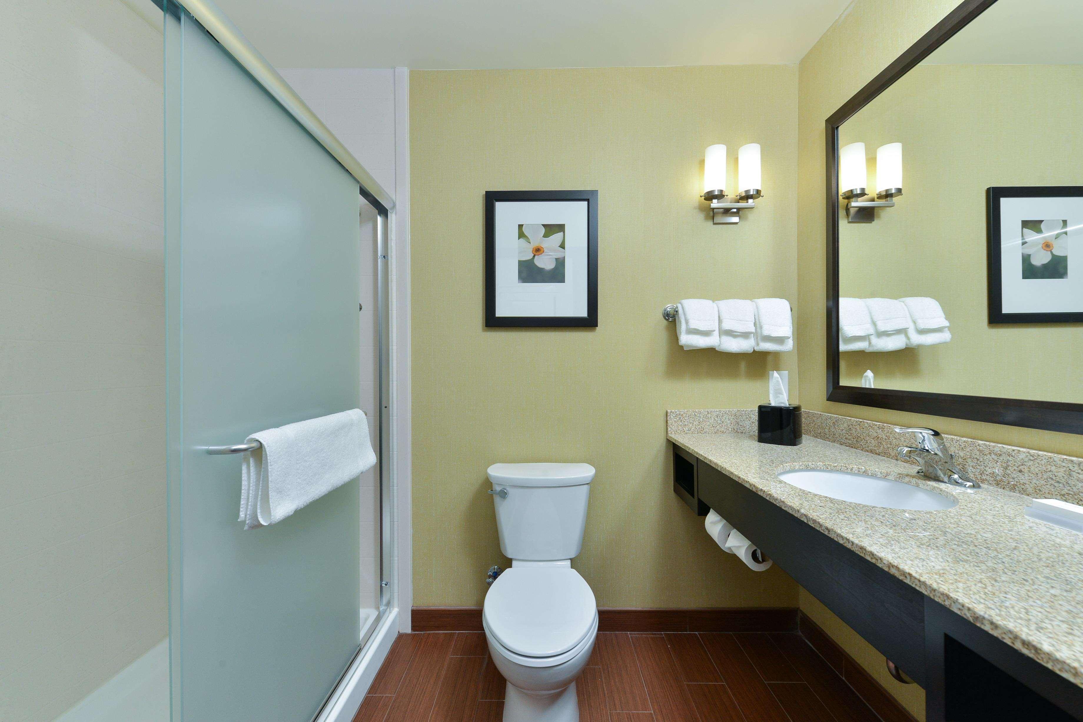 Hilton Garden Inn Уест Честър Екстериор снимка