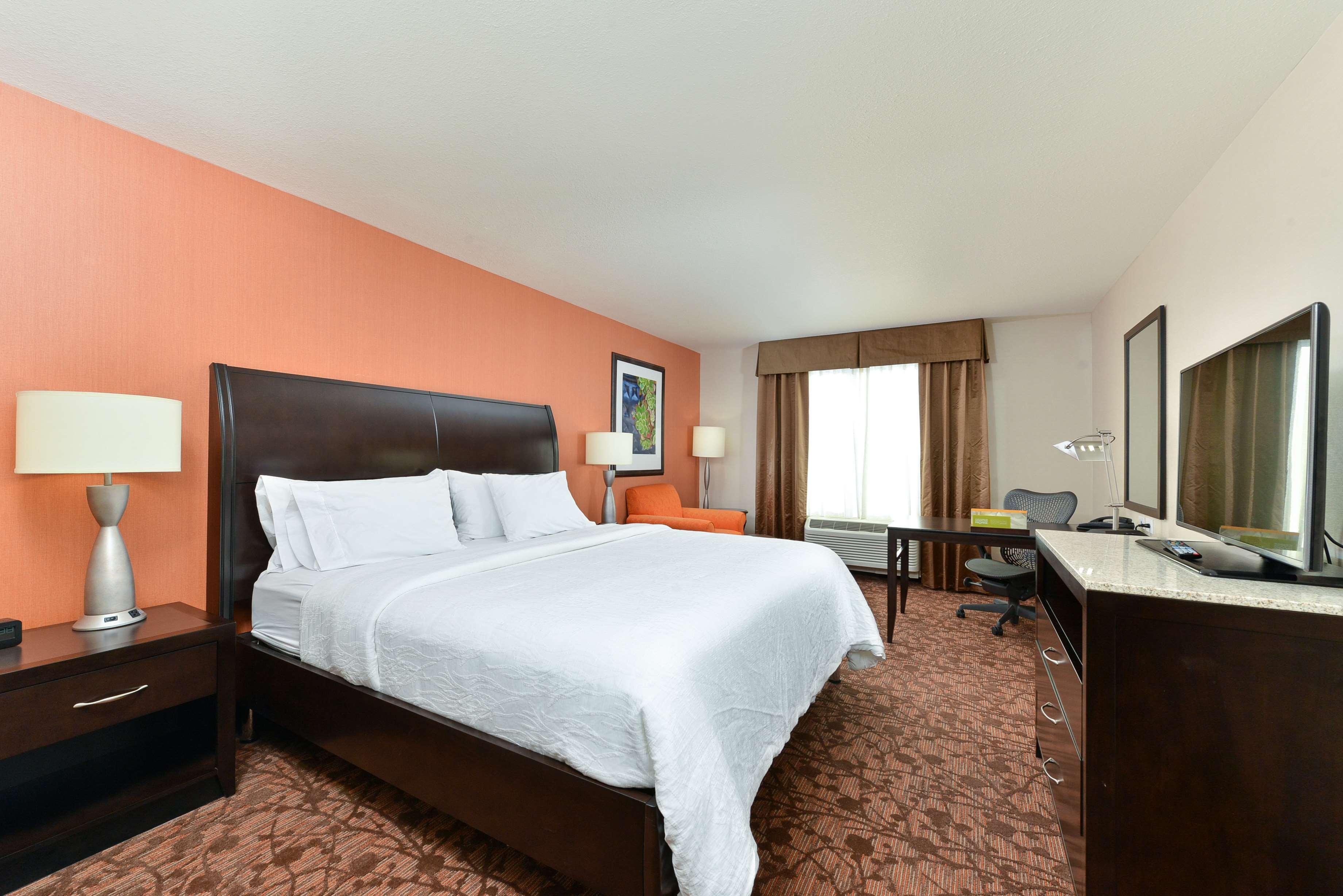 Hilton Garden Inn Уест Честър Екстериор снимка