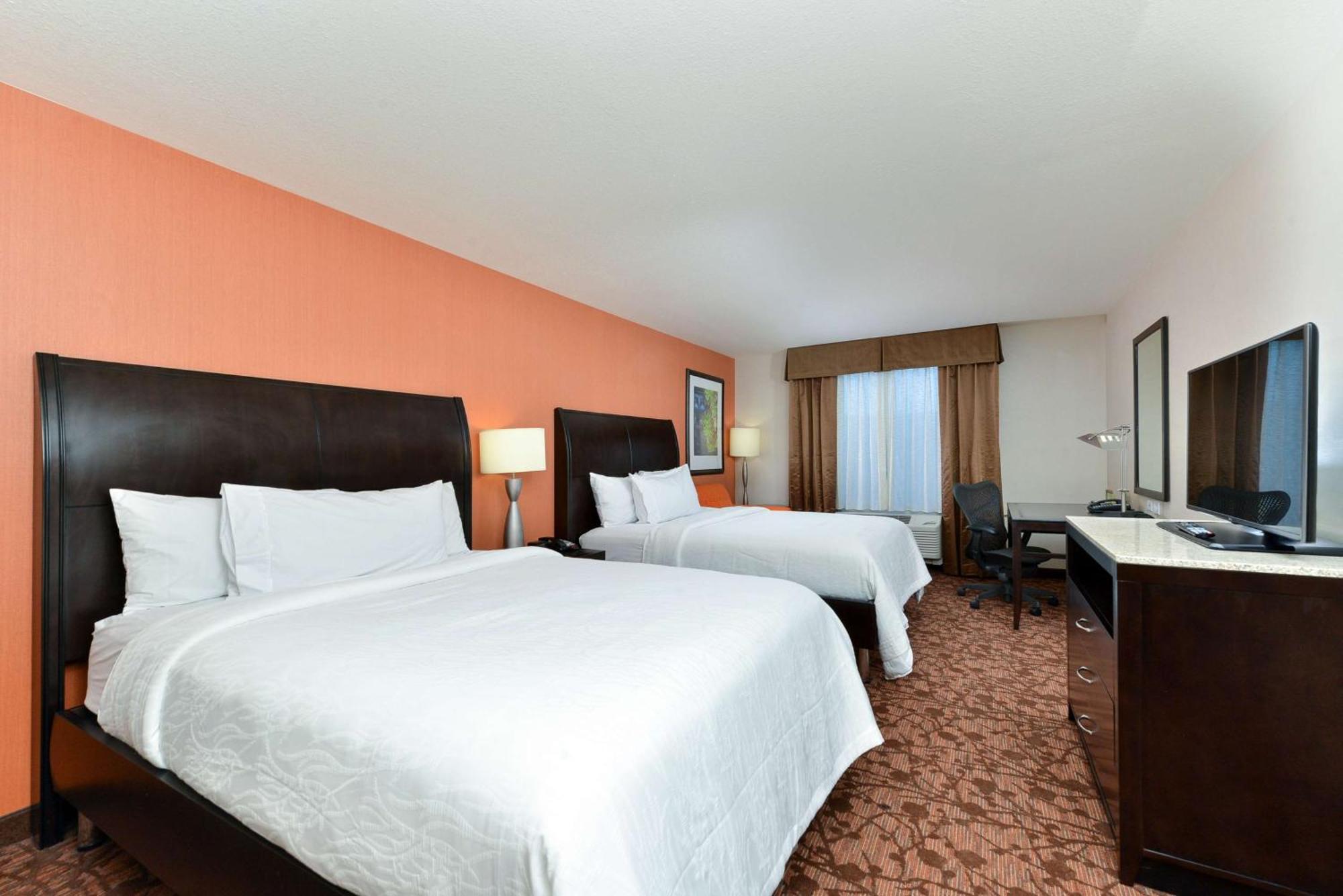 Hilton Garden Inn Уест Честър Екстериор снимка