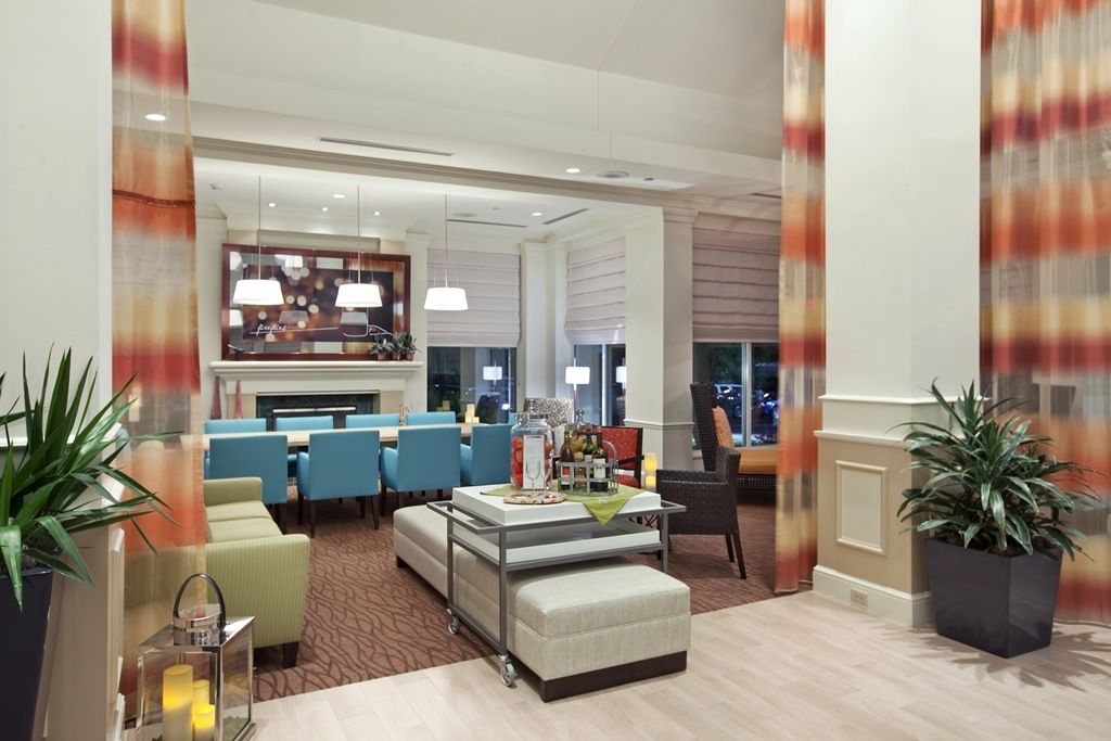 Hilton Garden Inn Уест Честър Екстериор снимка